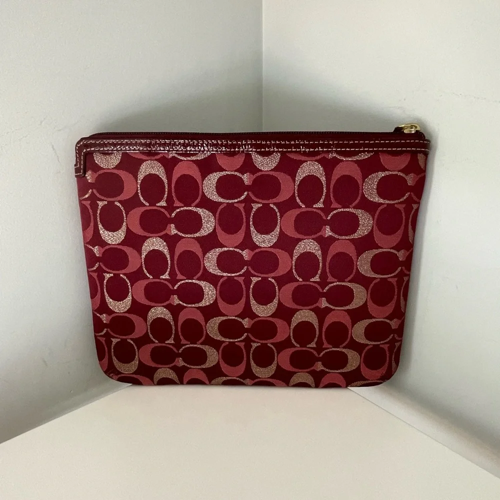 Coach iPad Case Sleeve Signature
Logo tablet iPad sleeve case - Picture 3 of 11